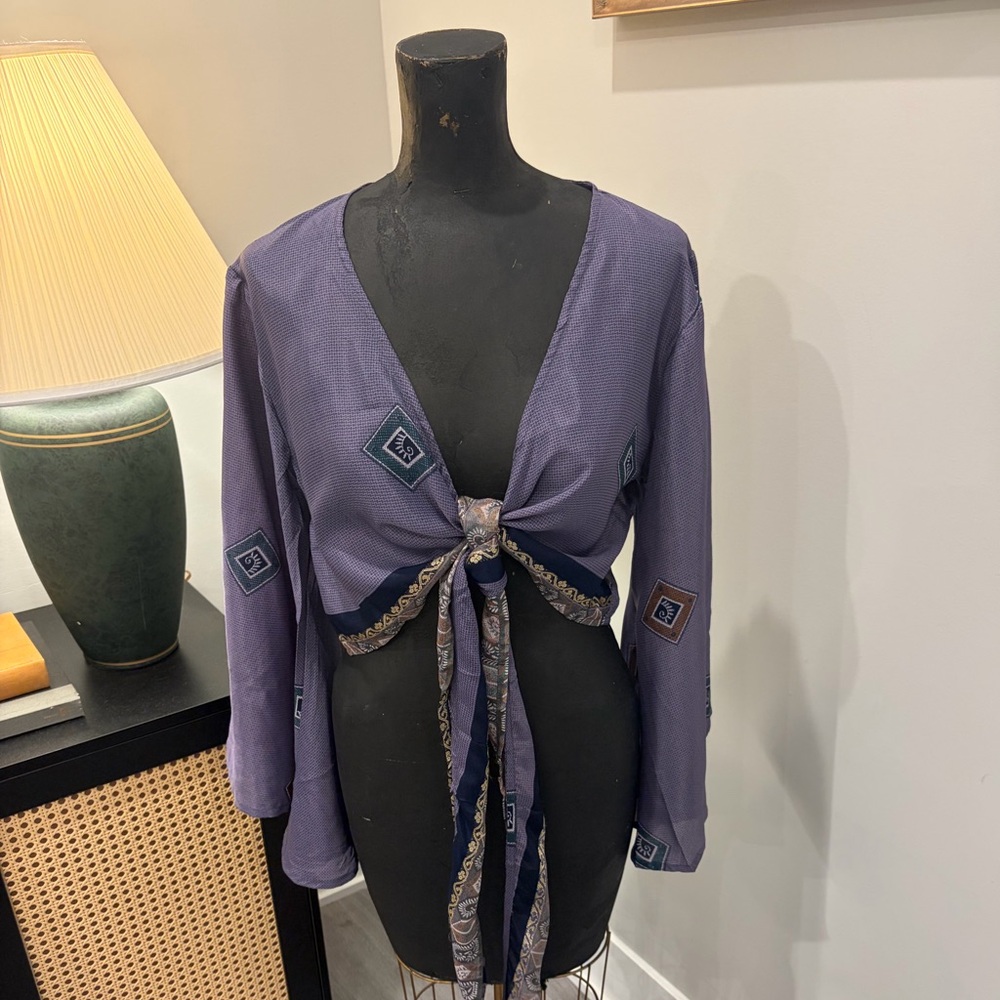 Darn Good Silk Blend Purple Gray Eclectic Artsy Tie-Front Cropped Blouse S/M